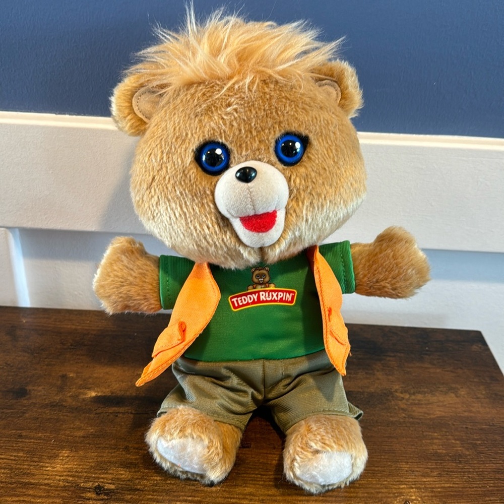 2018 Teddy Ruxpin Adventure Hug N’ Sing Talking Teddy Bear Plush Toy Plushie